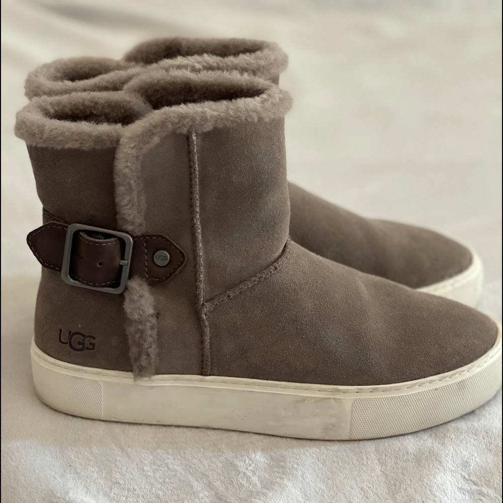 UGG AIKA MOLE BOOTS in Grey suede